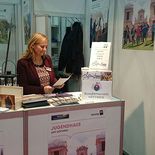 Martina Reisinger am Messestand 